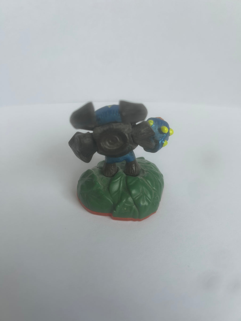 Skylanders Gnarly Barkley Trap Team Mini Figure