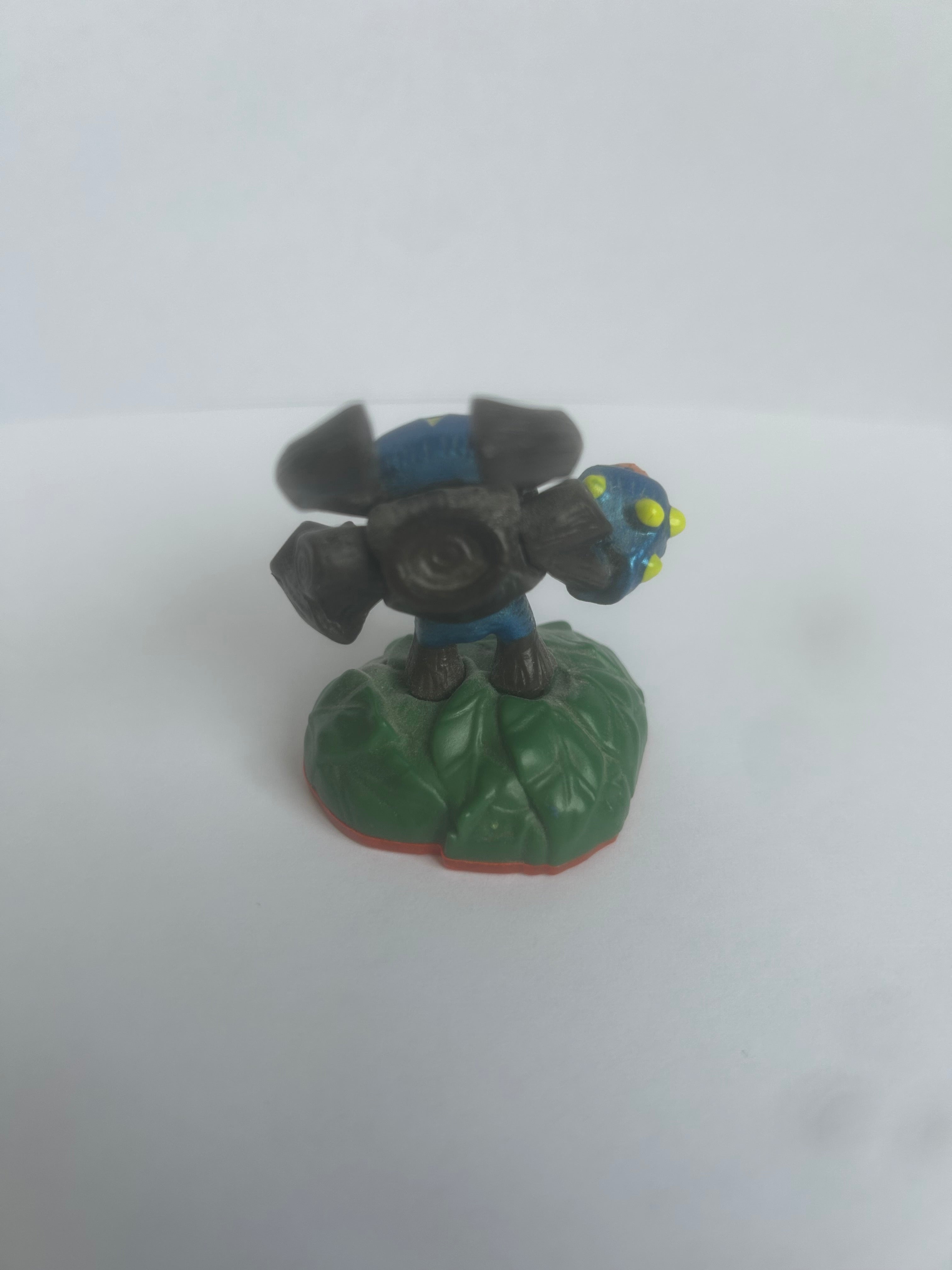 Skylanders Gnarly Barkley Trap Team Mini Figure