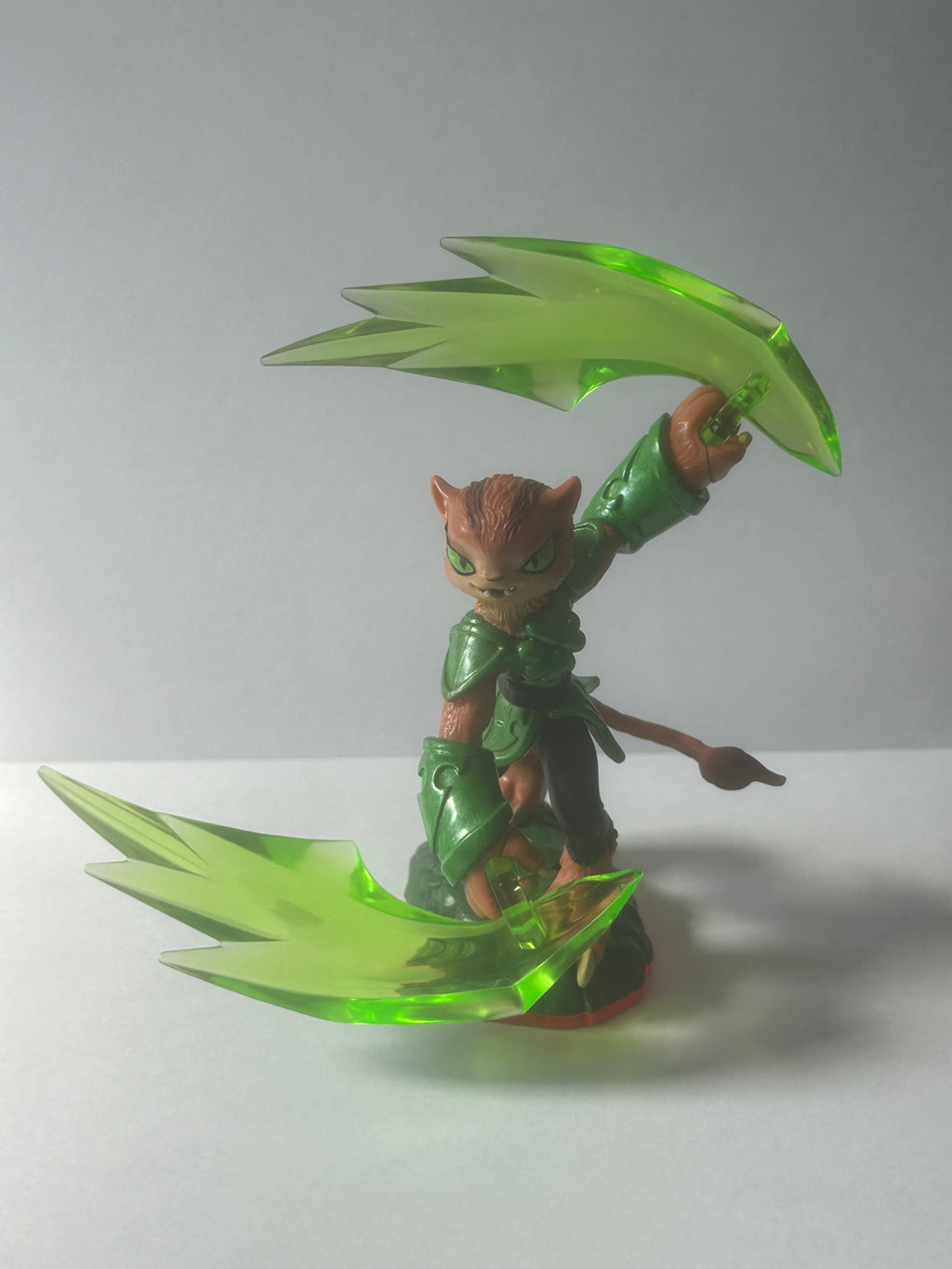 Skylanders Tuff Luck Trap Team Figure