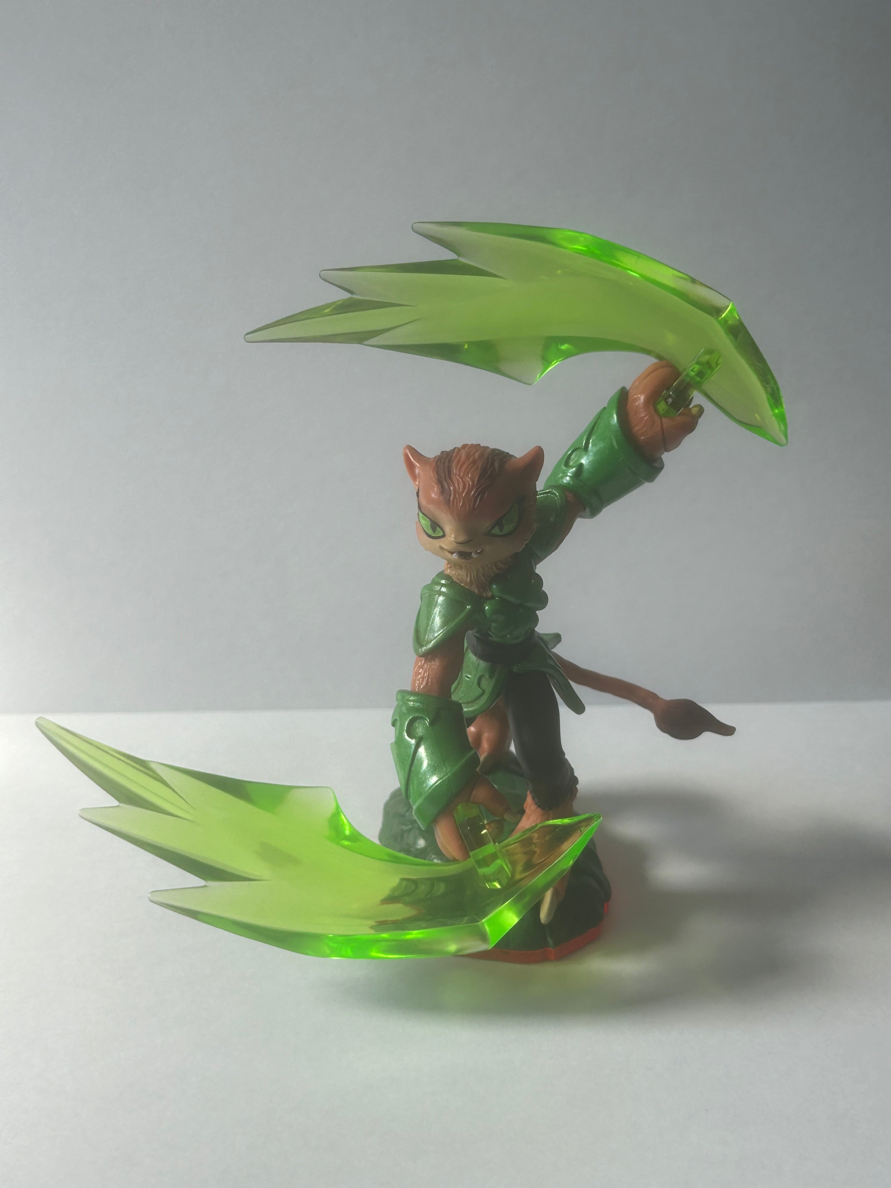 Skylanders Tuff Luck Trap Team Figure