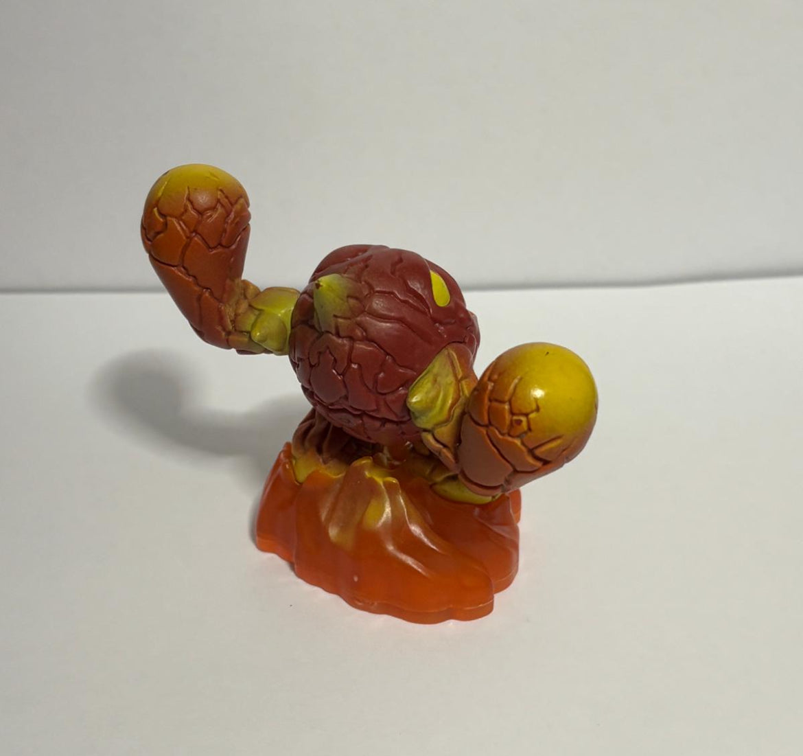 Skylanders Giants Lightcore Eruptor